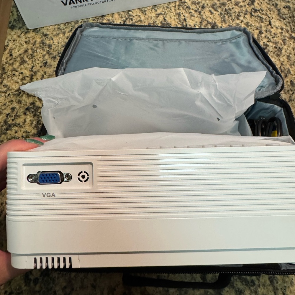 Vankyo Leisure 470 Portable Projector - Picture 5 of 8